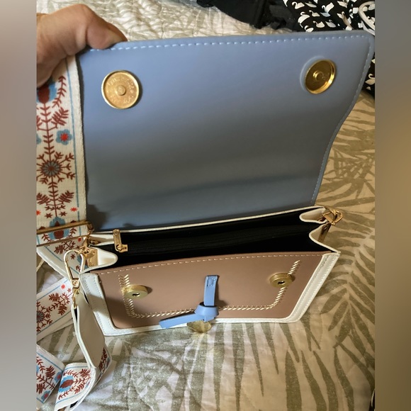 2 brand new small purses. - Picture 4 of 6